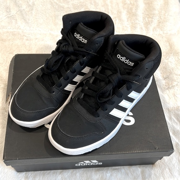 🏀 Adidas Hoops Mid 2.0 K Unisex Basketball Sneakers in Size 4 - Picture 2 of 8